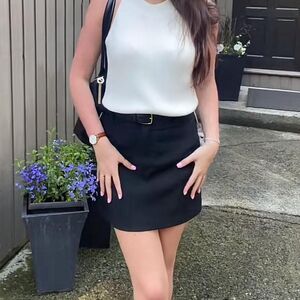 Aritzia Women's Black Skirt